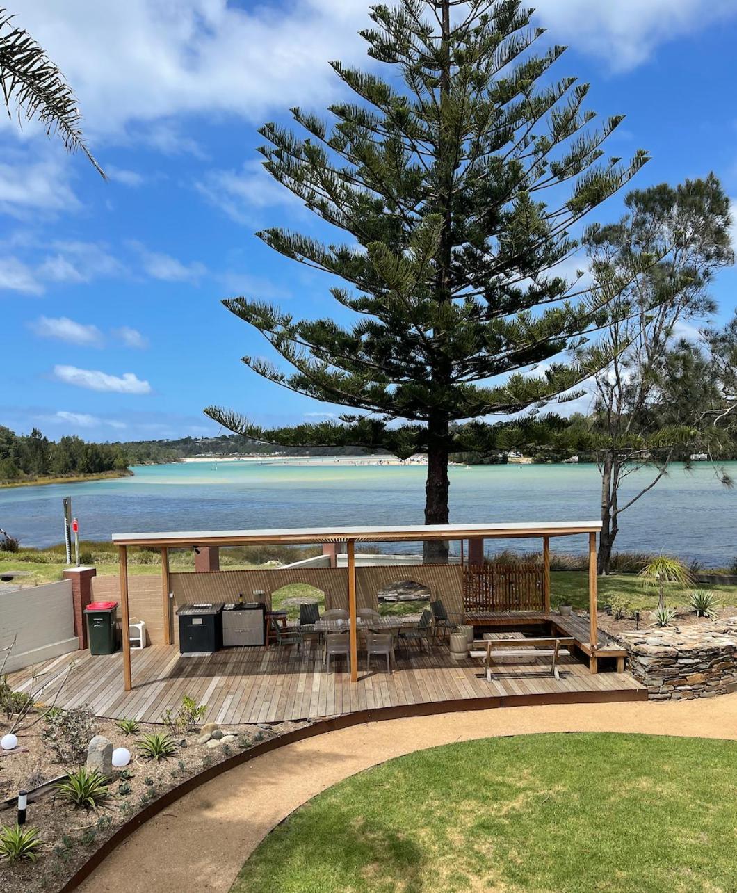 Archy'S On The Lake Burrill Lake Exterior photo